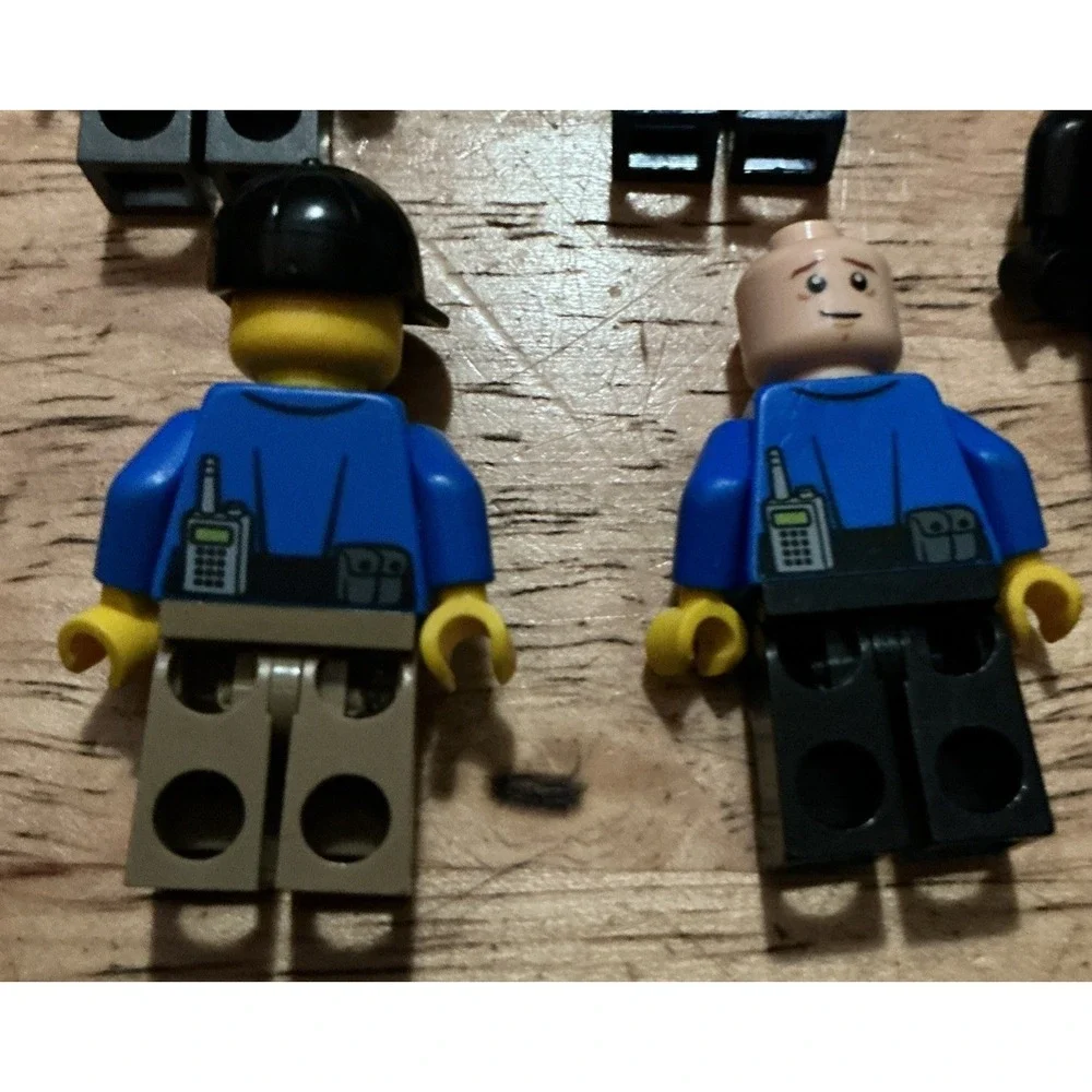 LEGO Lot 9Minifigure Police And Jail Prisoners City